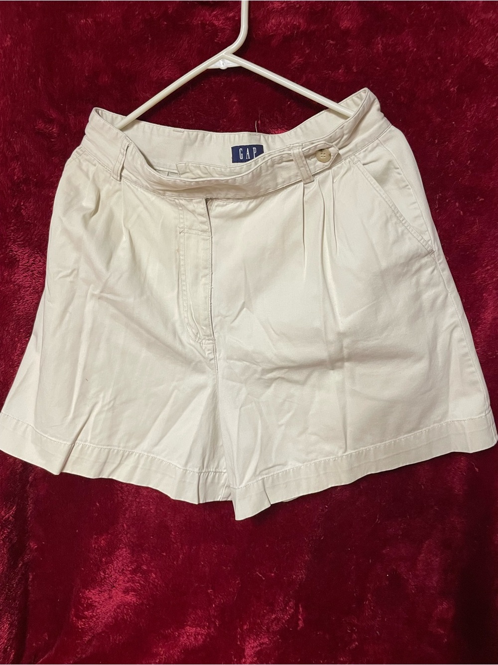 GAP Women's Cream Pleated High-Rise Shorts